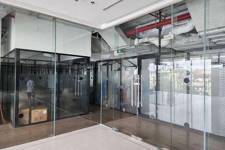 lắp đặt kính cường lực tại quận Hoàn Kiếm